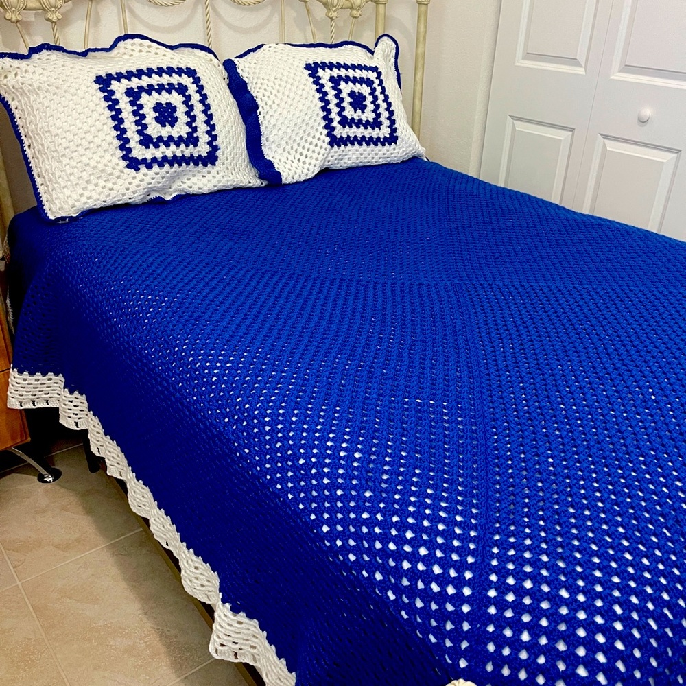 Custom bedspread with pillow shams